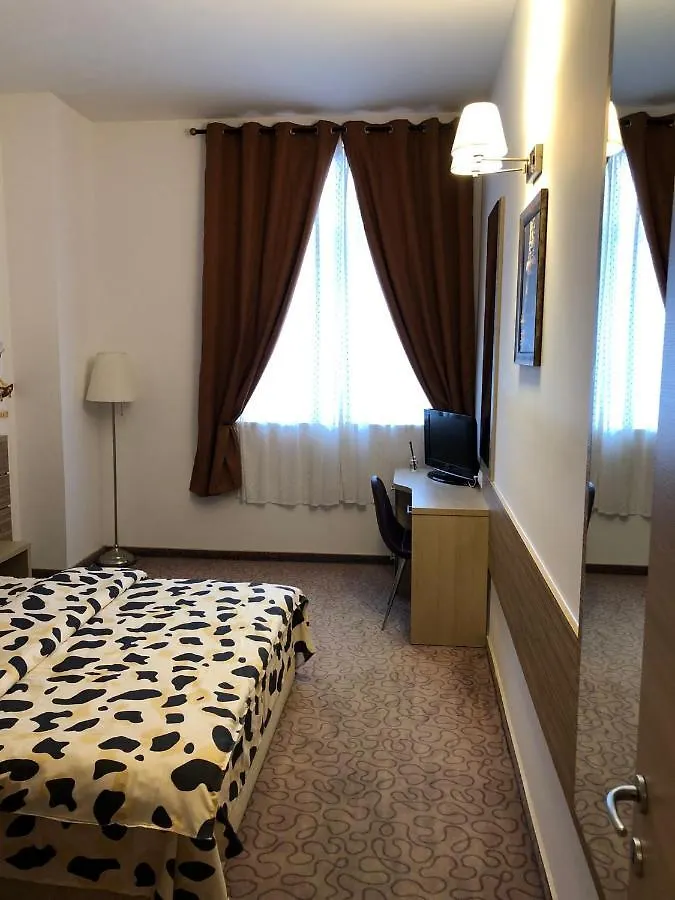 Yamalux Apartments - Lakeside Apartment - Ringrand Residence Boekarest 0*,